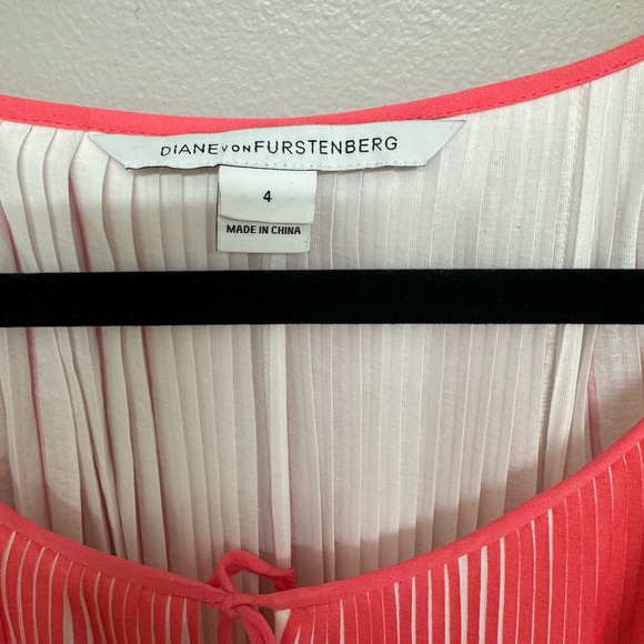 Diane Von Furstenburg 3/4 sleeve pleated Top - Picture 3 of 8